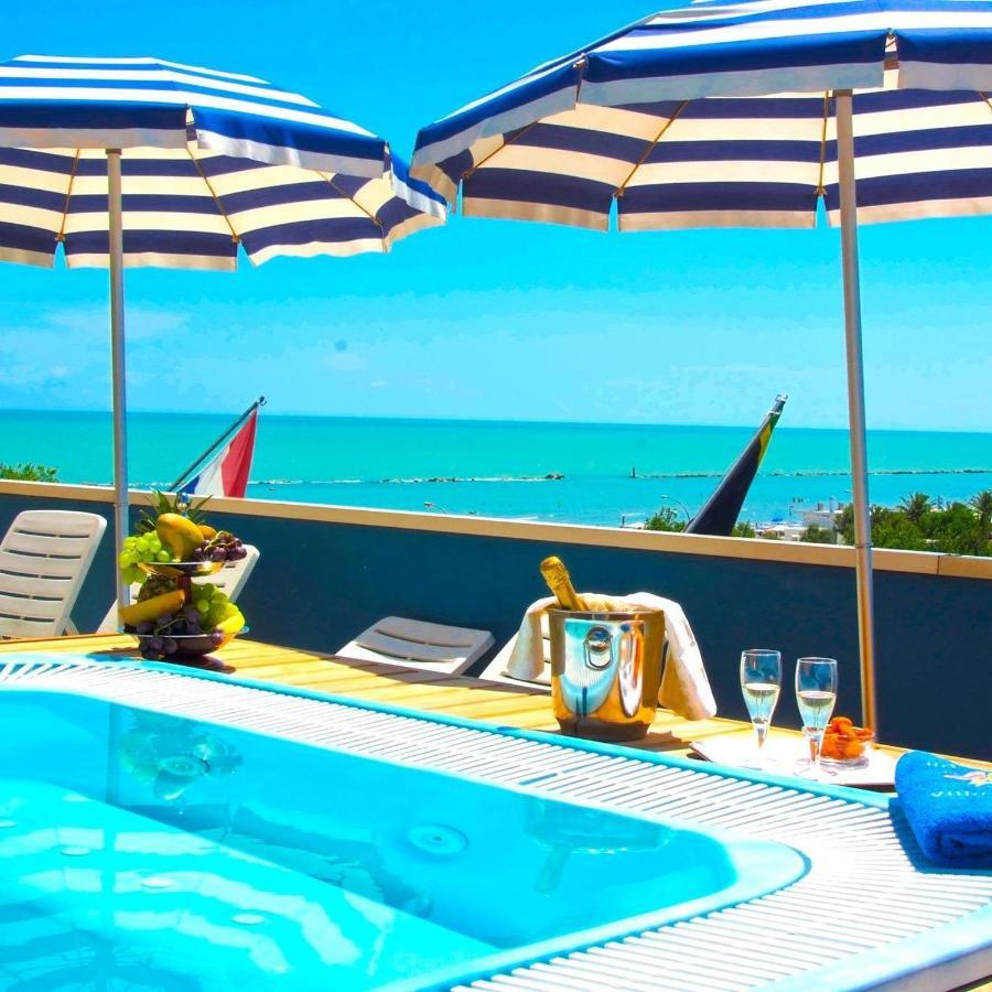 Hotel Holiday Martinsicuro Kültér fotó
