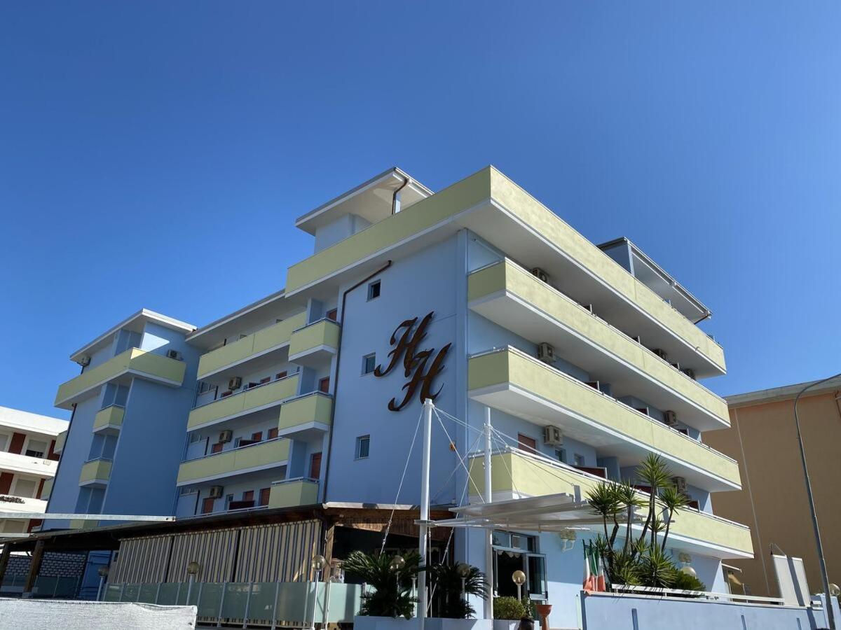 Hotel Holiday Martinsicuro Kültér fotó