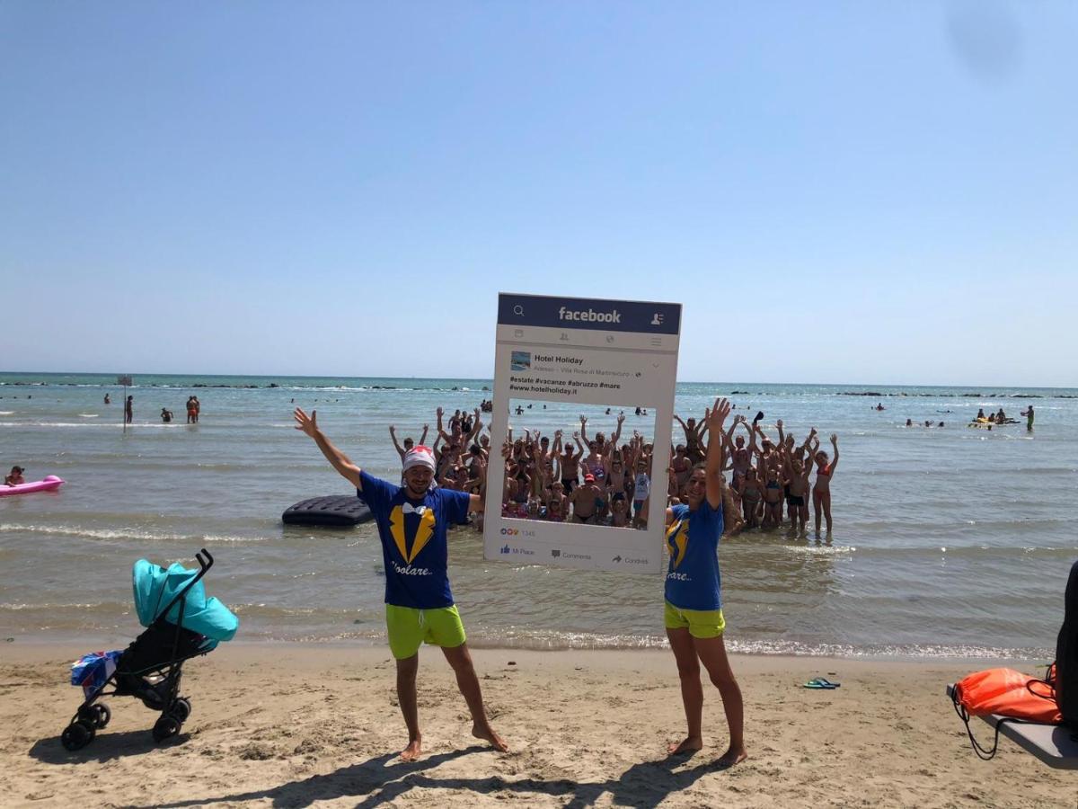 Hotel Holiday Martinsicuro Kültér fotó