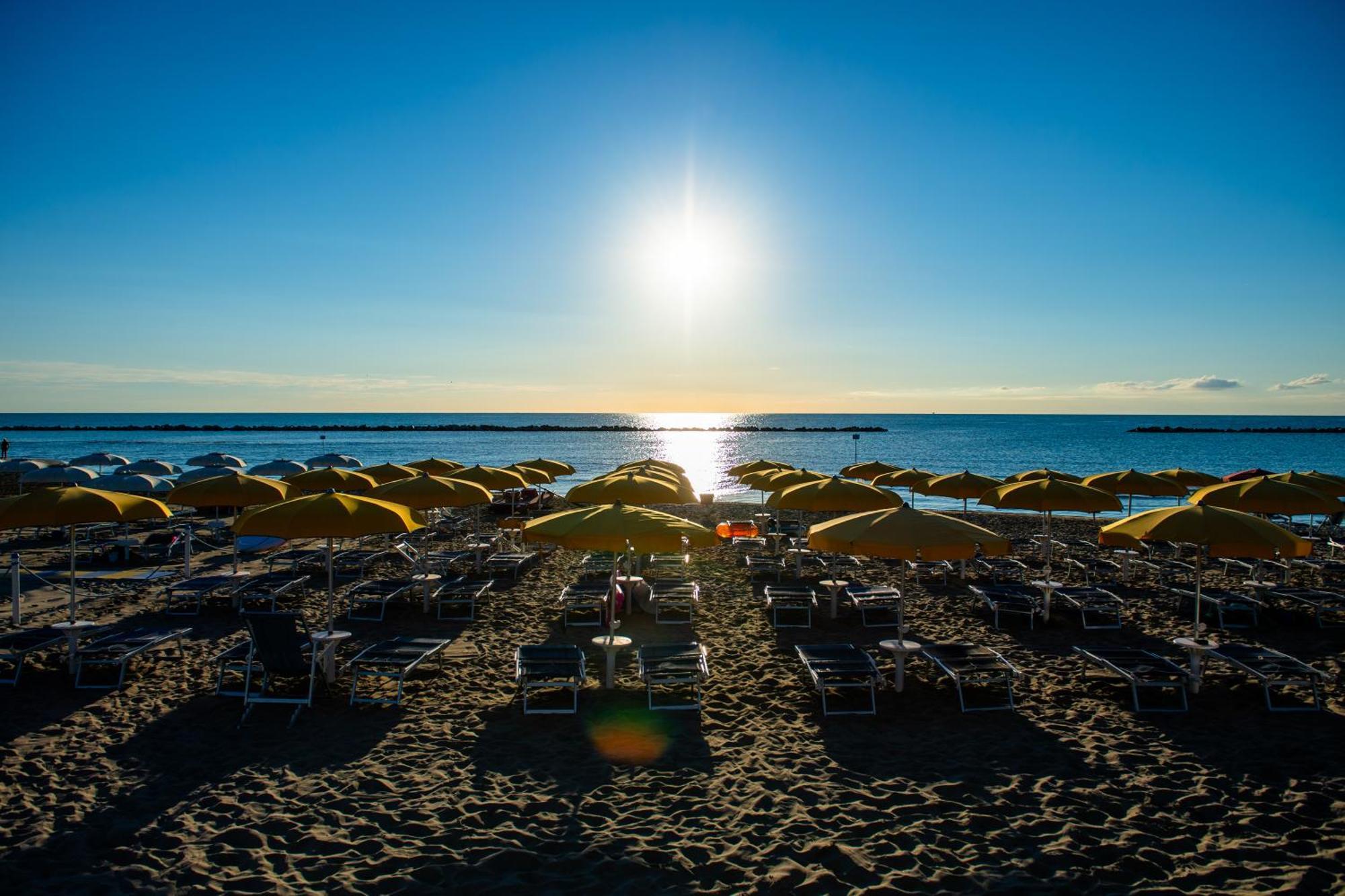 Hotel Holiday Martinsicuro Kültér fotó