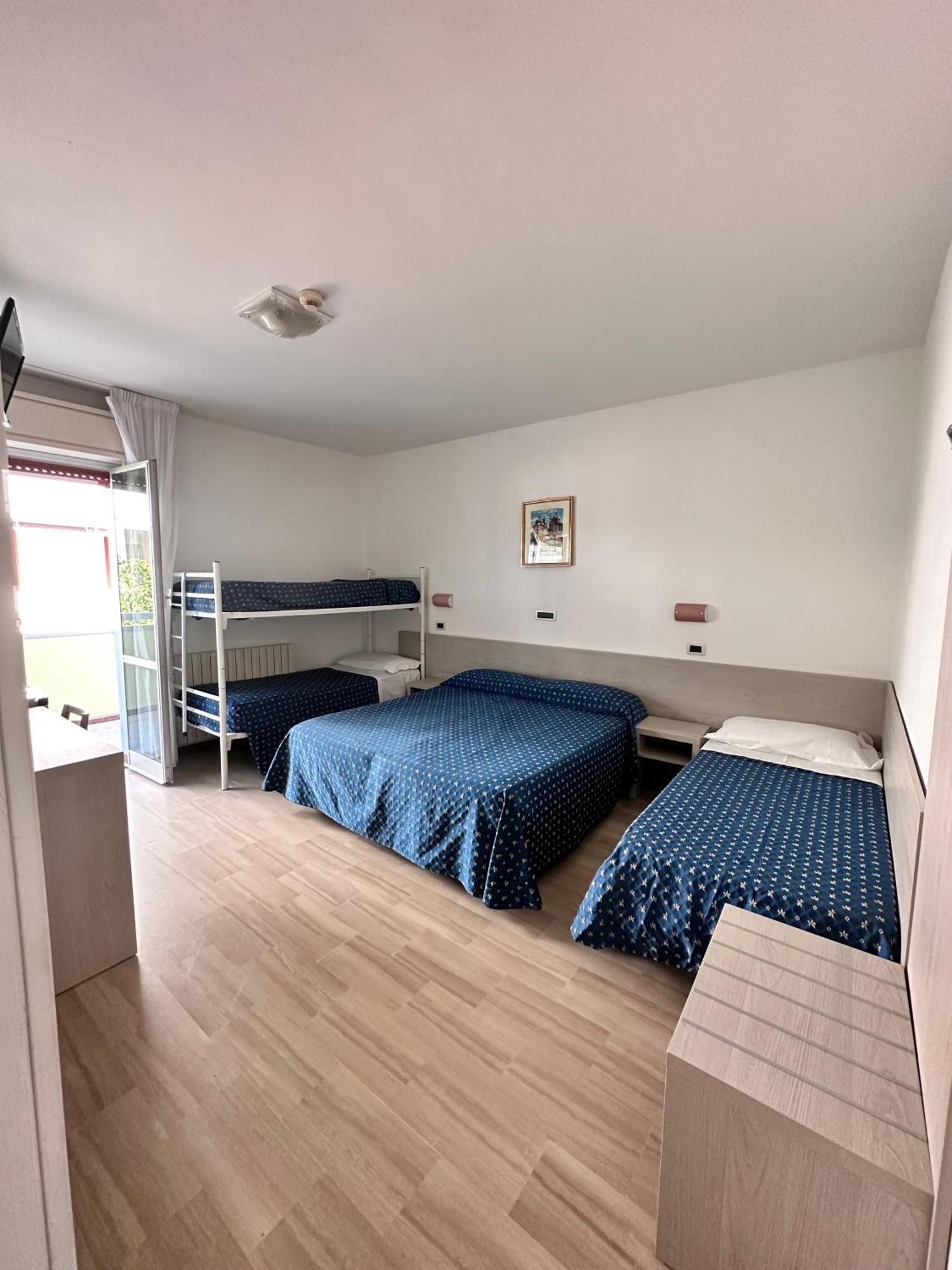 Hotel Holiday Martinsicuro Szoba fotó