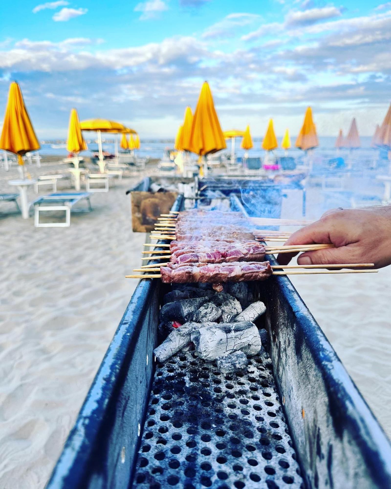 Hotel Holiday Martinsicuro Kültér fotó