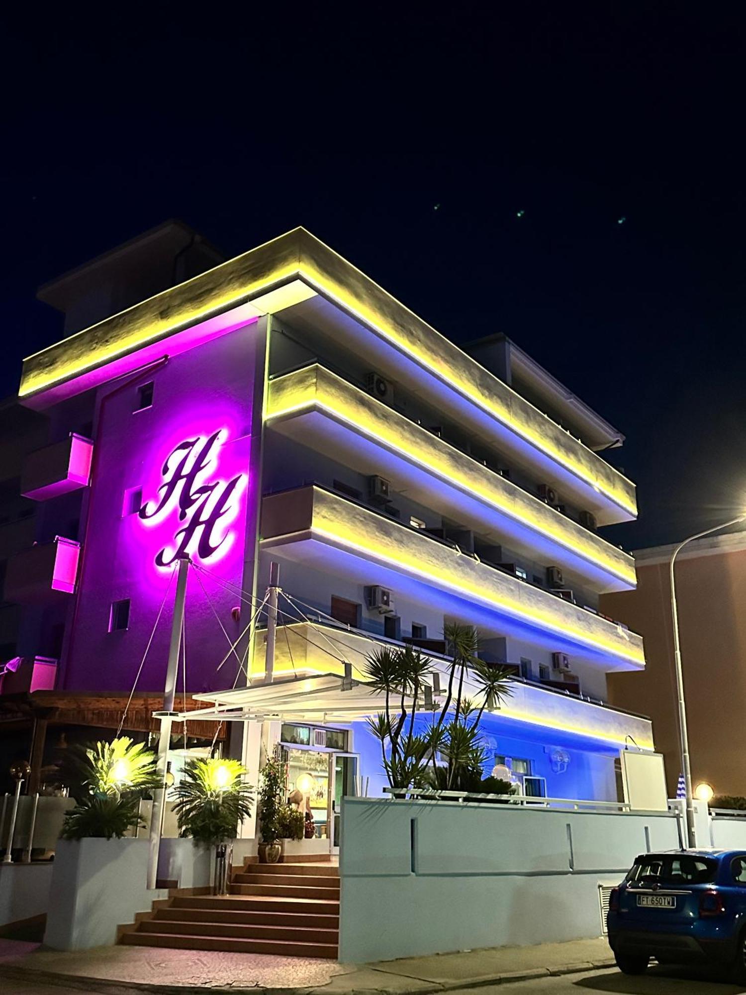 Hotel Holiday Martinsicuro Kültér fotó