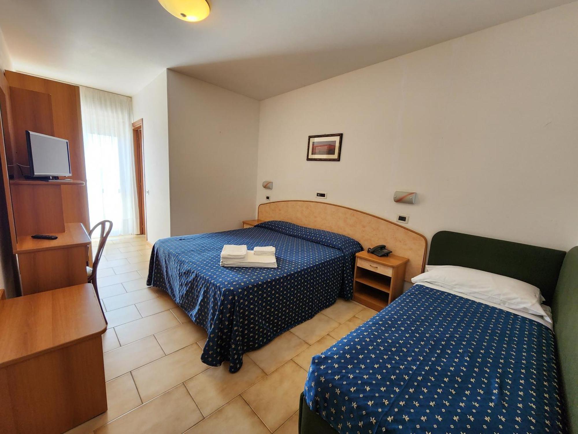Hotel Holiday Martinsicuro Szoba fotó