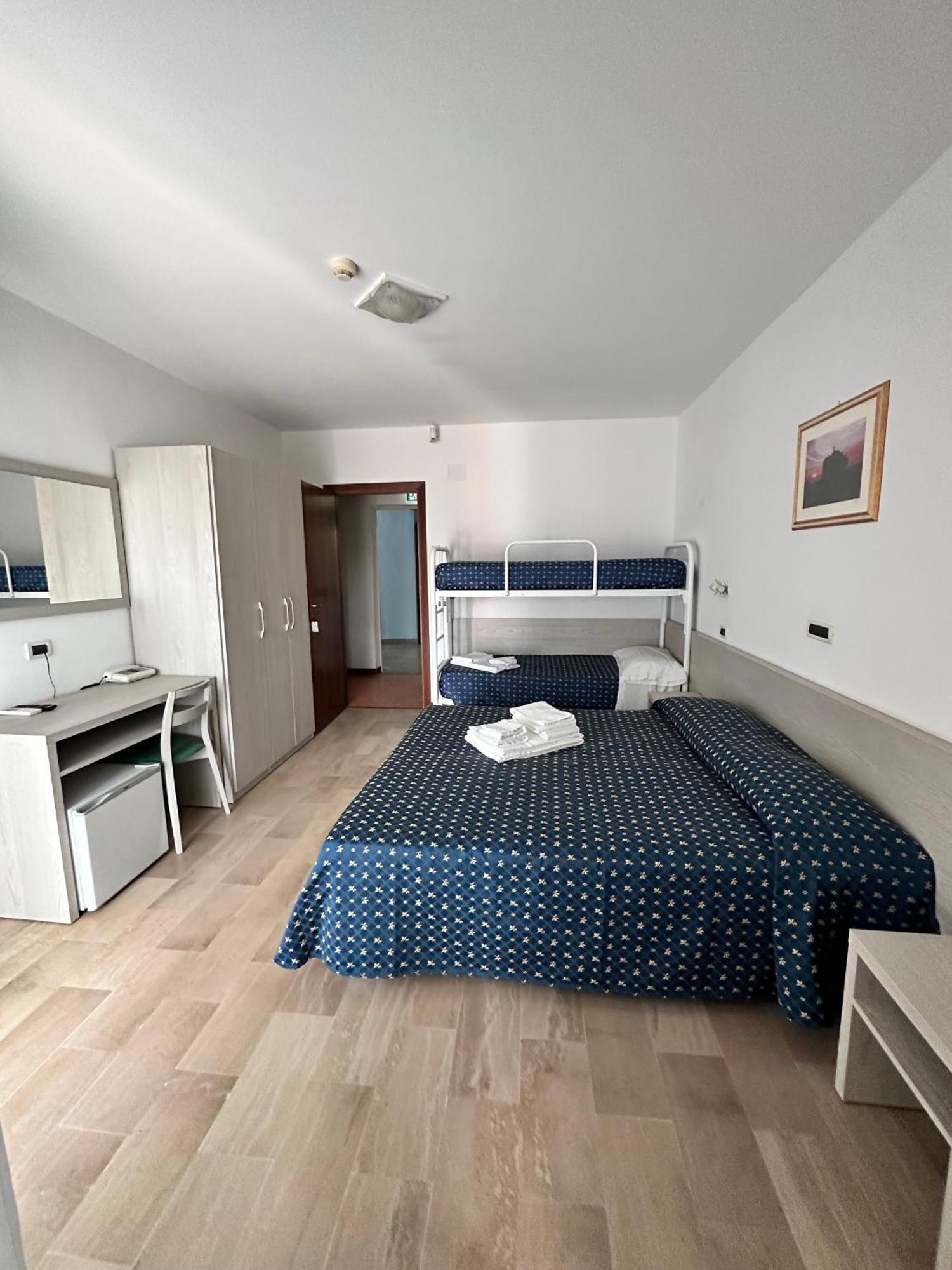 Hotel Holiday Martinsicuro Szoba fotó