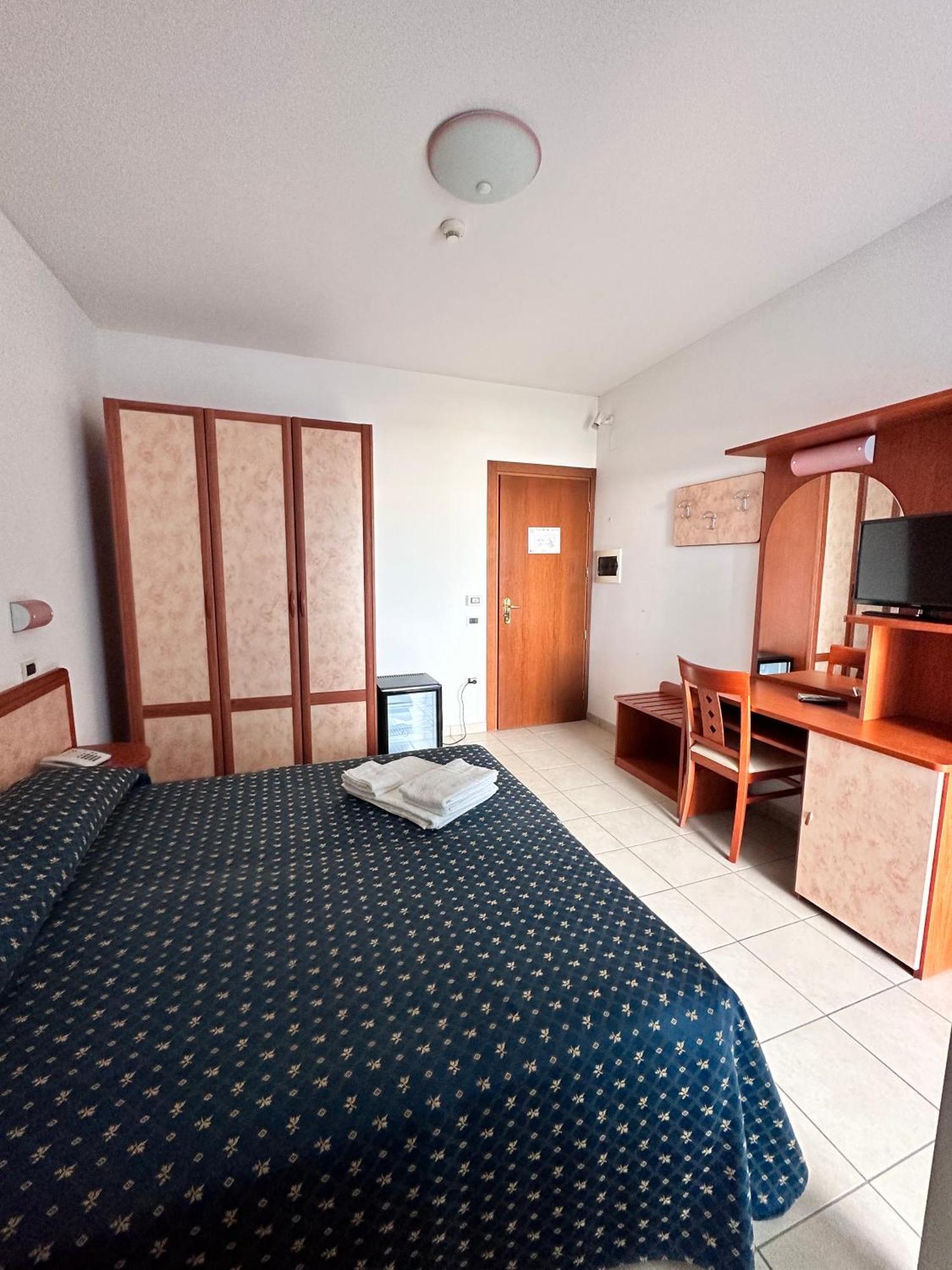 Hotel Holiday Martinsicuro Szoba fotó