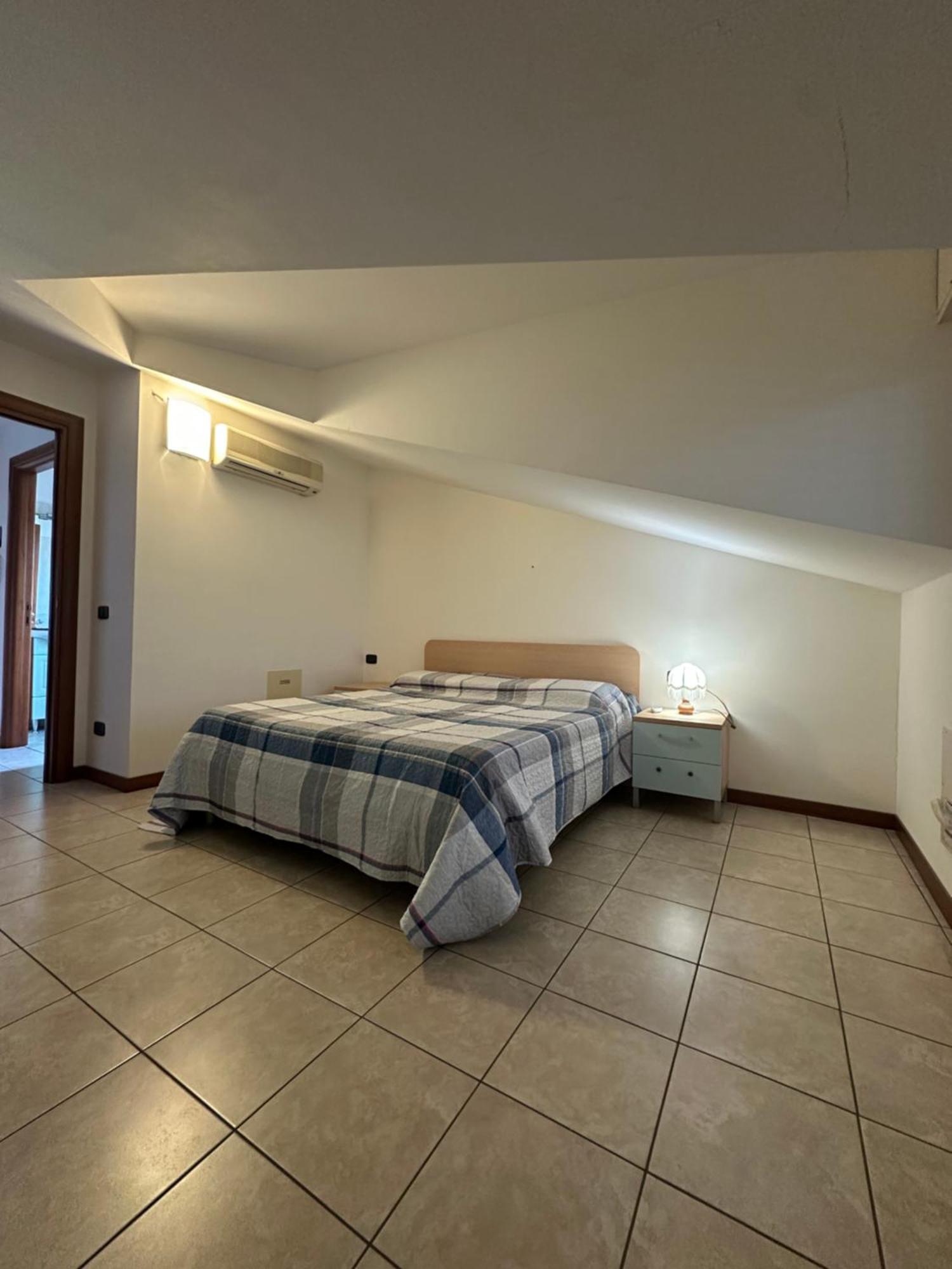 Hotel Holiday Martinsicuro Kültér fotó